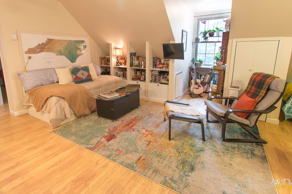 Living area (twin bed/day bed at left)
