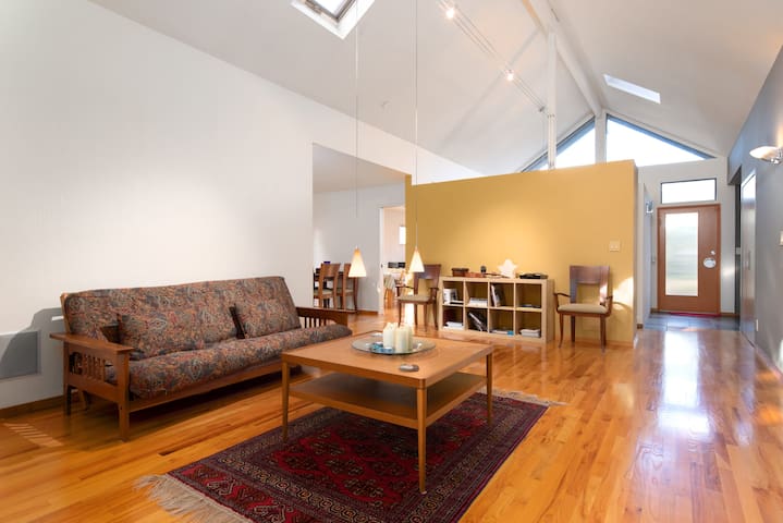 2BR Home Near Stanford, on Sand Hill Road