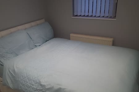 Nice and comfy bedroom near city centre.