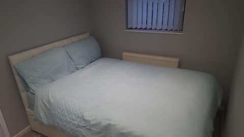 Nice and comfy bedroom near city centre.