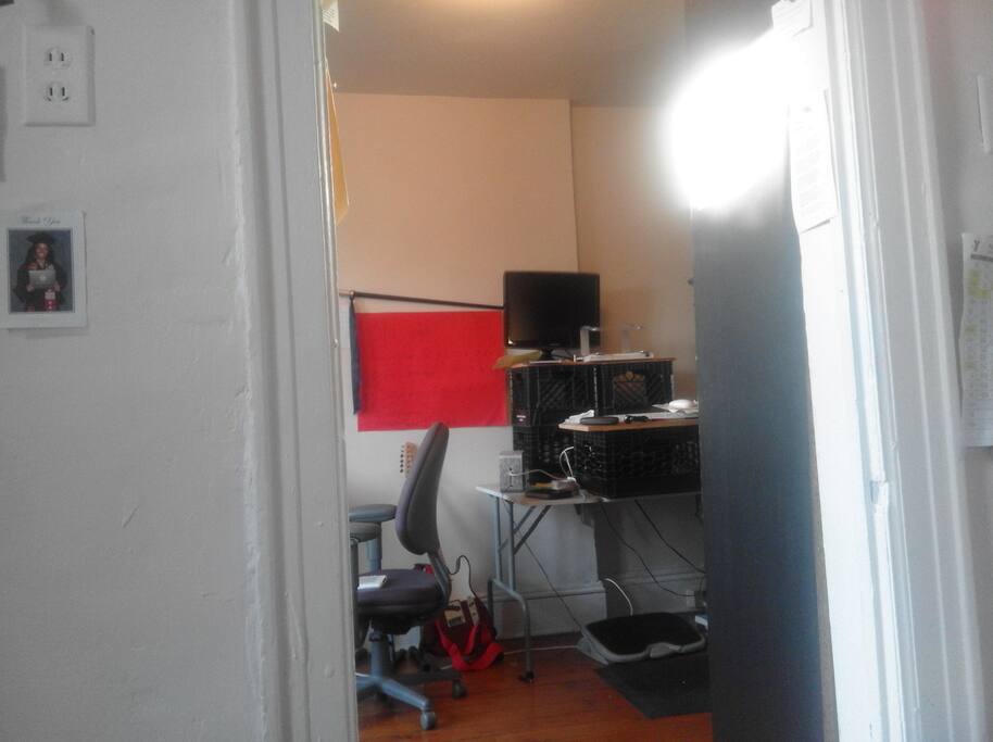Large private second room attached to the bedroom. You can use the desk sitting or standing.