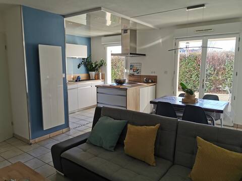 Cozy apartment, small terrace, private parking space close to all shops,