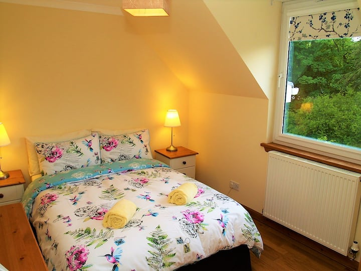 2. spavaća soba s bračnim krevetom