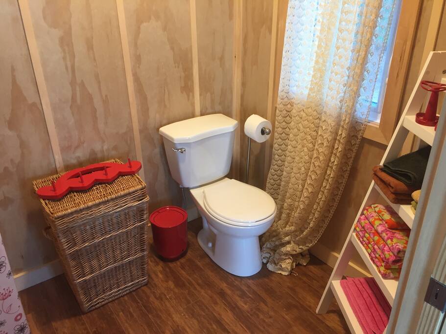 Full bathroom (shower)