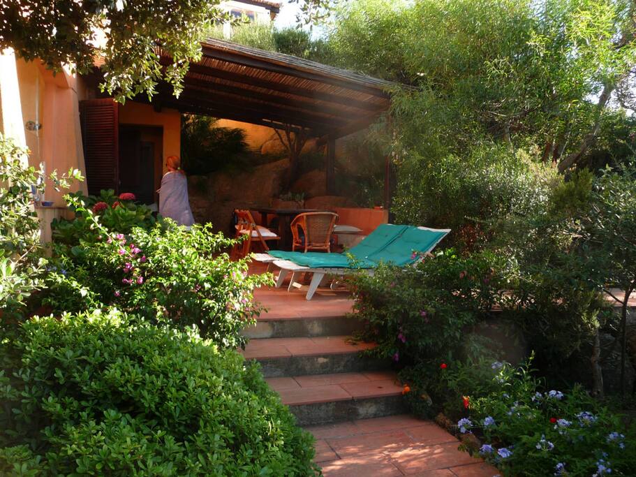 Ingresso e pergola - Entrance with pergola