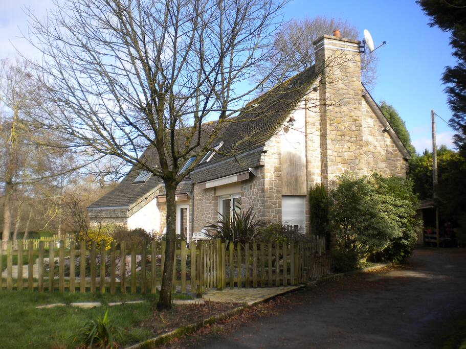maison face à l'étang