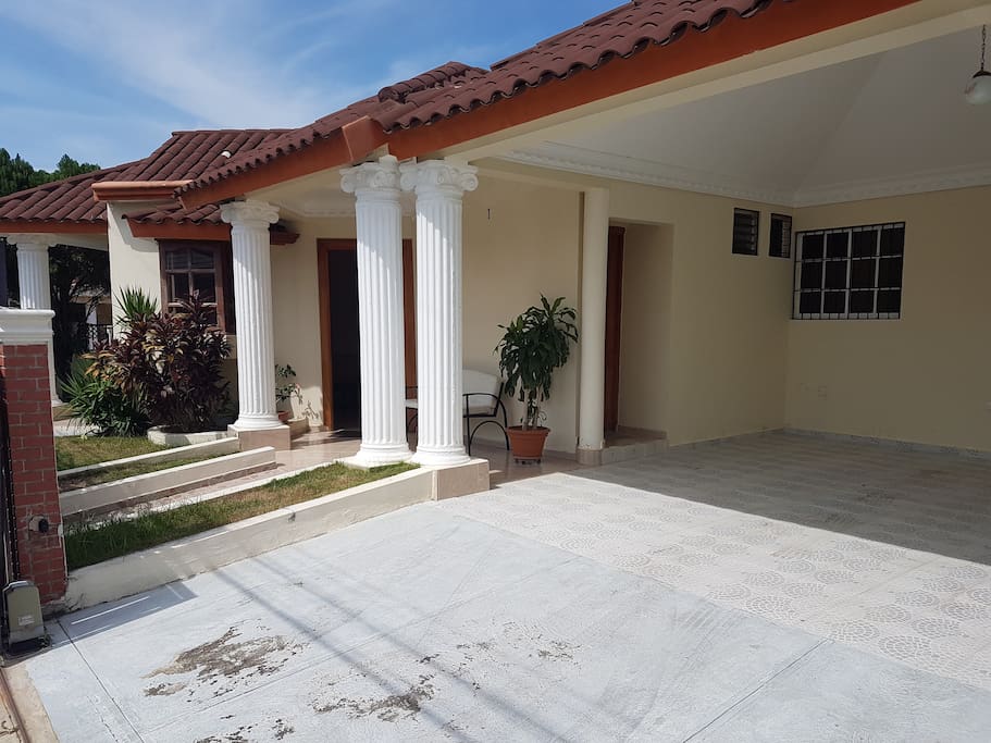 Garage / Parqueo