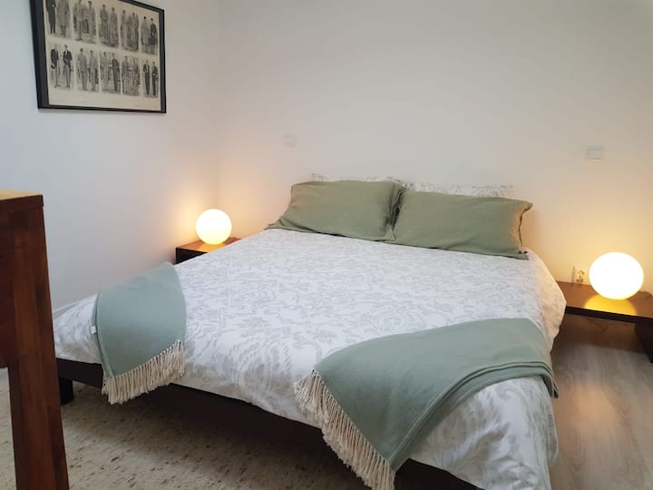 Comfortabele en grote slaapkamer.
