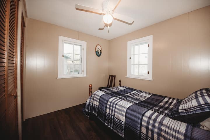 Брачен кревет (широк 125 - 149 см)
