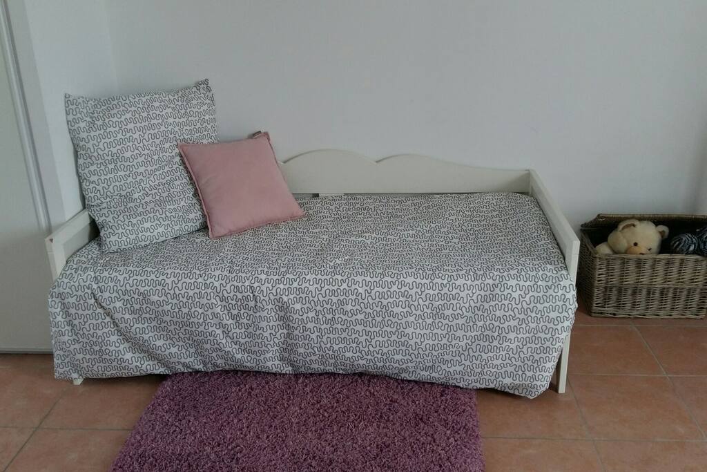 Lit 70x160 cm (junior)
Ou avec une barrière de securité pour enfant