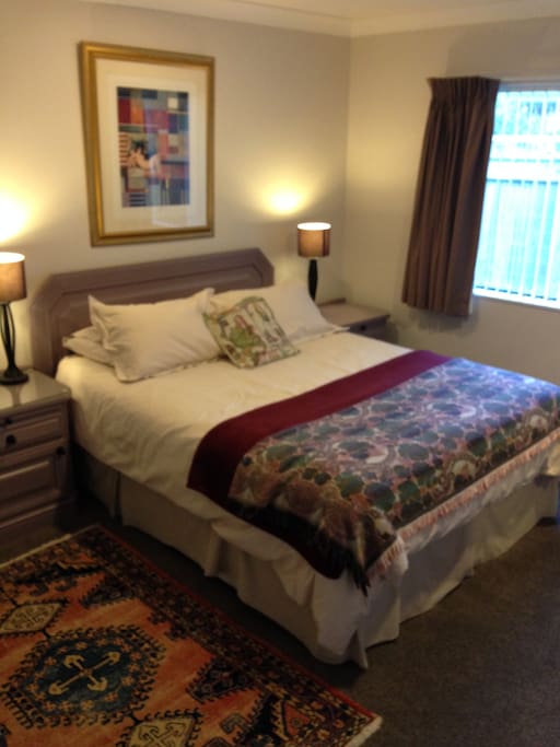 1st Bedroom-Queen bed