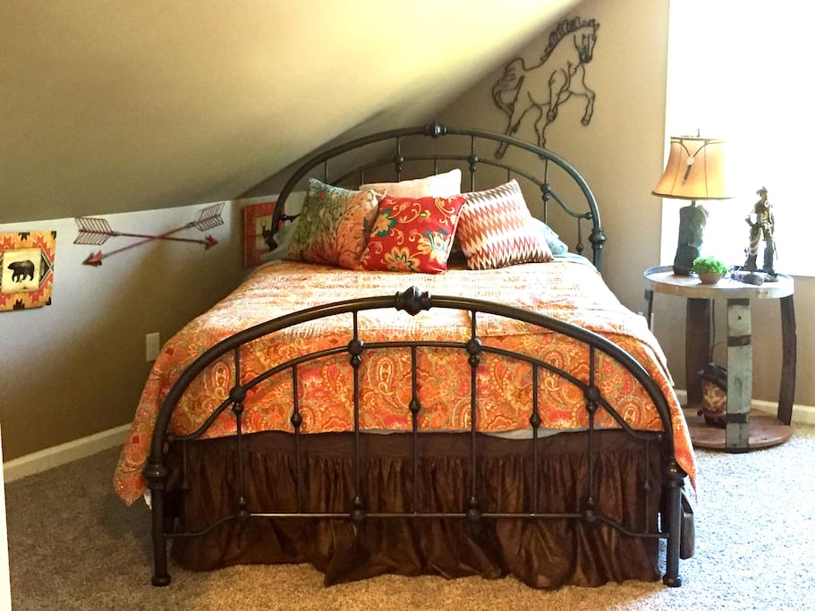 Adult sleeping area - queen bed