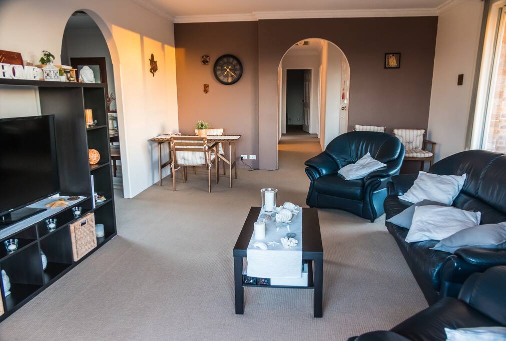 LOUNGE ROOM