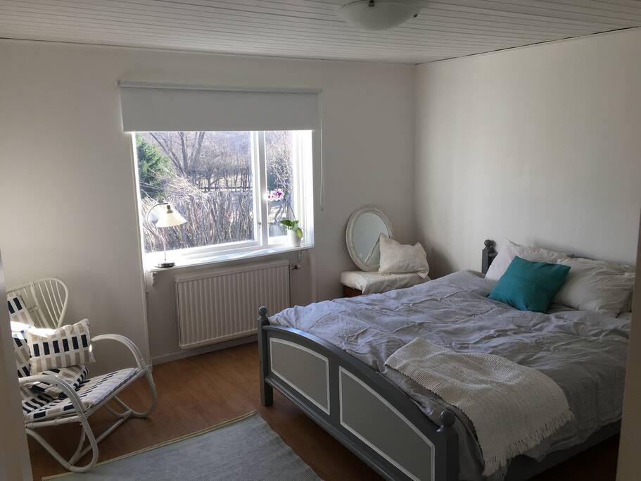 Bedroom 1 - 1 large bed