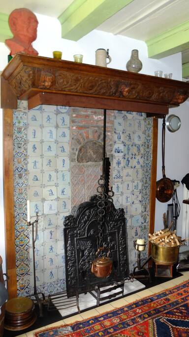 Entree / hall with 16 th century fire place