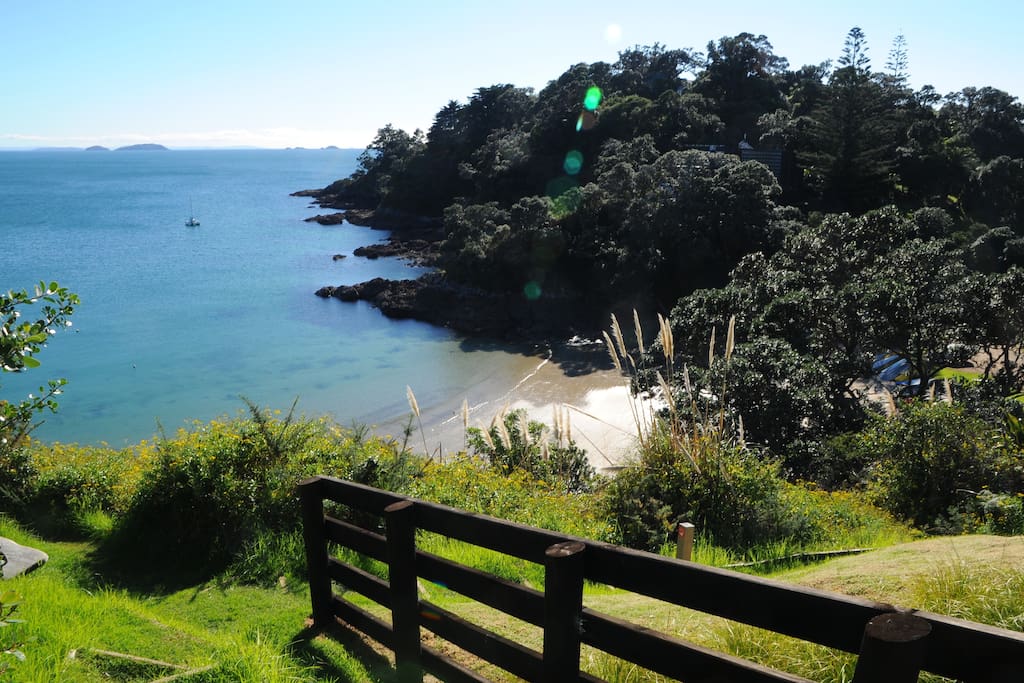 Sandy Bay is a 5 minutes walk away from the house. This track leads down to the beach from Coromandel Road.