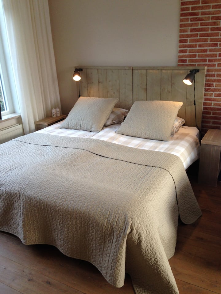 الأسرّة مرتّبة