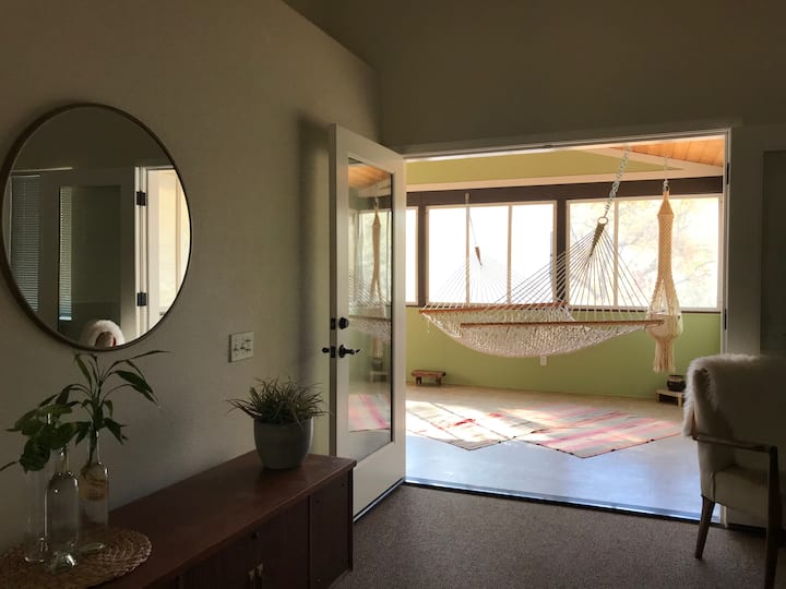 Black Ranch Mountain Cottage - Oakhurst, CA