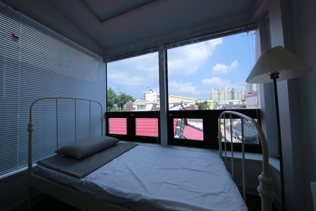 2층 3인실 싱글침대