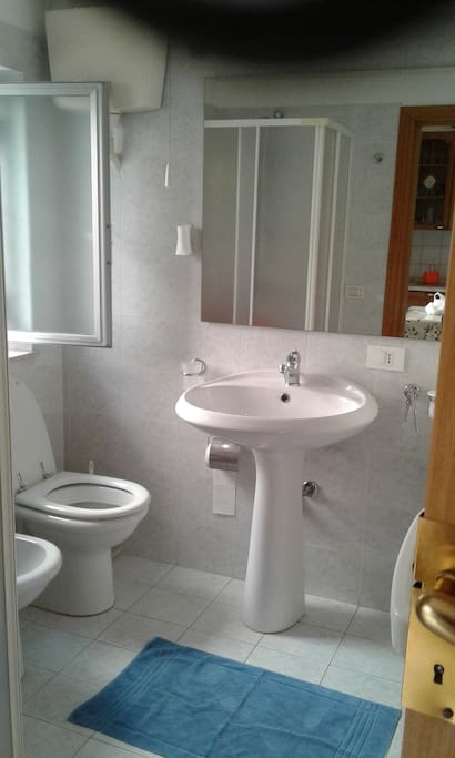 Bagno con doccia