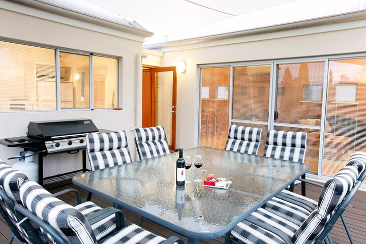 Waterfront Dunsborough House 11 gallery image 2