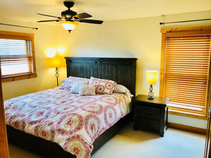 ห้องนอนชั้น 2 #2 พร้อมเตียงคิงไซส์