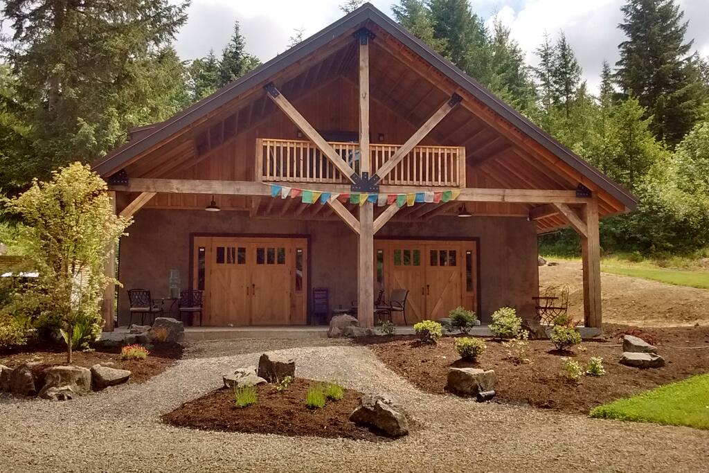 Straw Bale Day Lodge