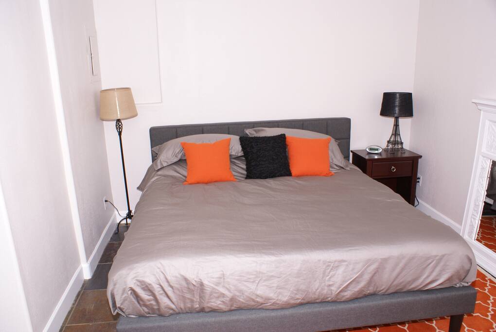 King size bed (brand new)