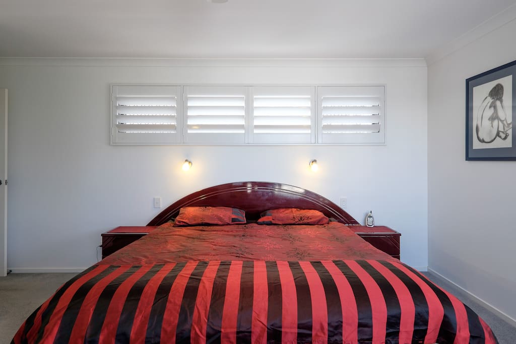 Bedrooms all on Middle floor