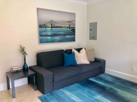Successful Airbnb property: Cozy suite near Oakridge Mall/Queen Elizabeth park in Oakridge