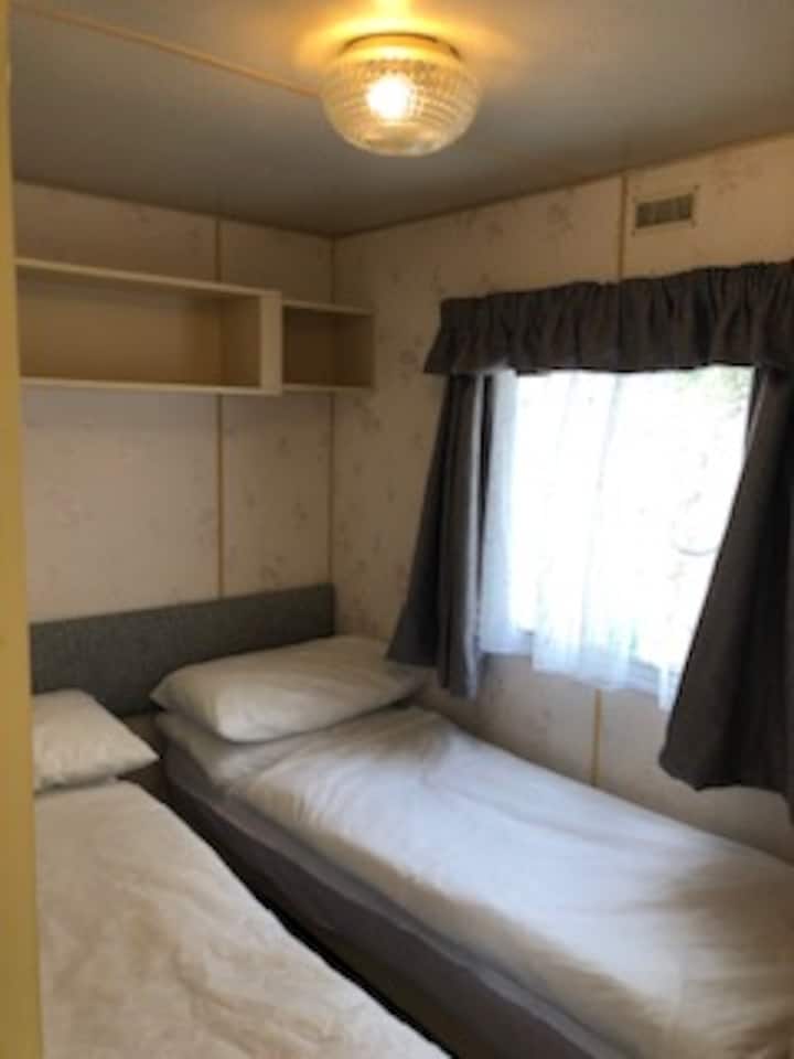 Deuxième chambre avec lits jumeaux