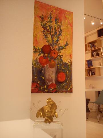 City center elegant loft gallery image 2