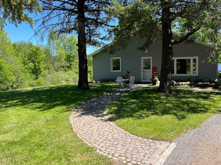 Country Cottage House, Cozy and Private Bungalows for Rent in Terra