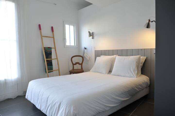 Chambre 3 . Lit queen size