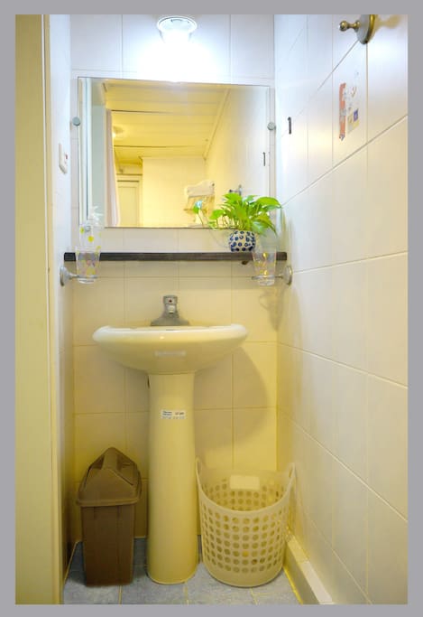 Shared bathroom on 2nd floor