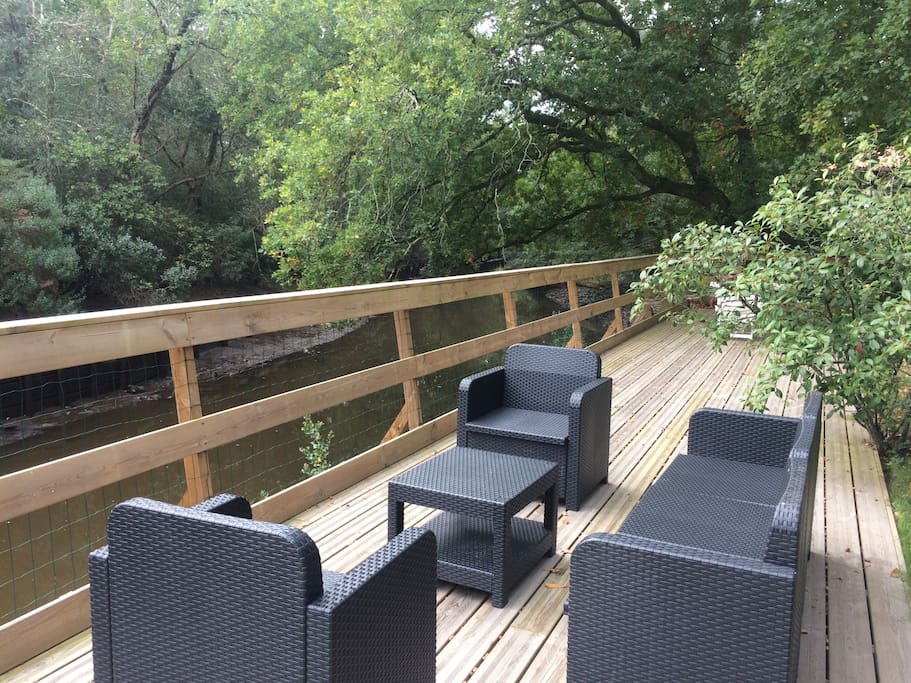 Terrasse en bois au bord de l'eau 70m²
