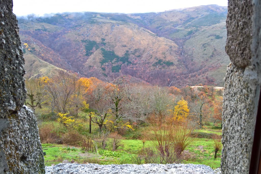 Vue sur la vallée du Tarn fin d'automne.