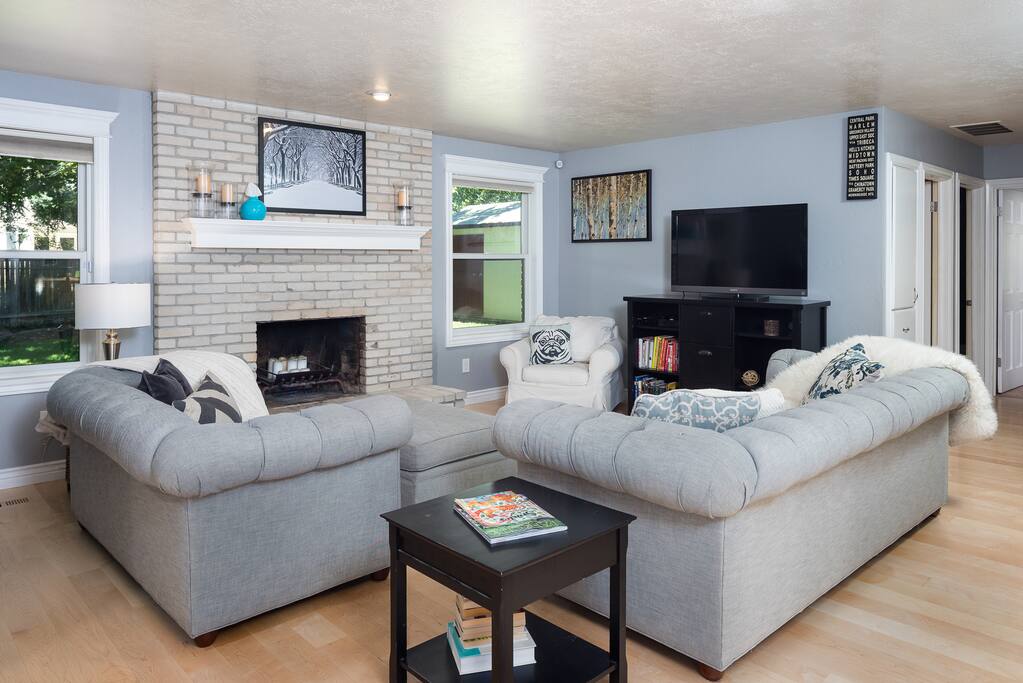 Super comfy "pottery barn" living room with wood burning fireplace!