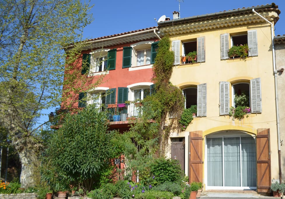 Façade extérieur - typiquement provençale