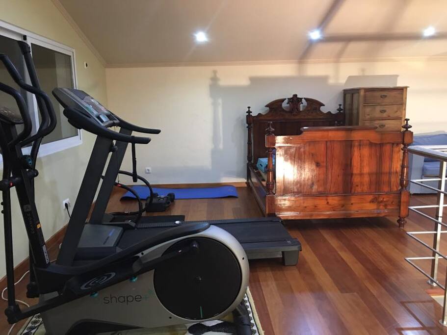 Complete space with beds, bathroom, cinema
internet, gym.