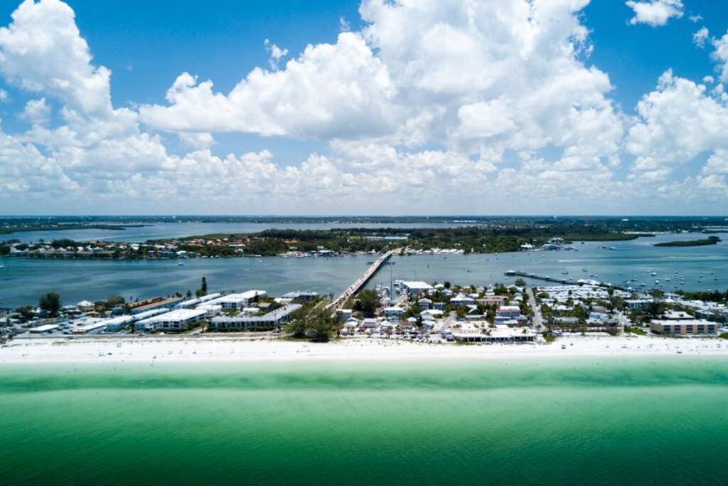 Island Daze - Image 1