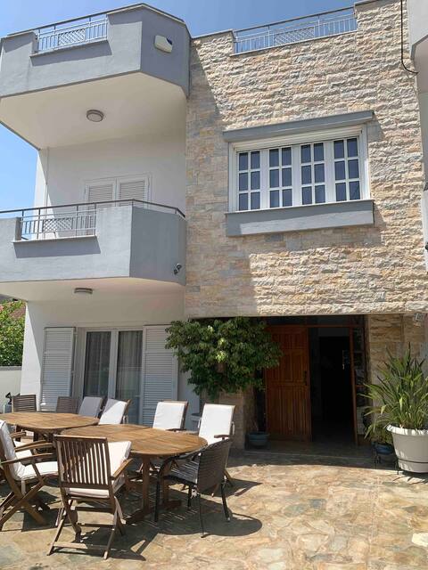 Apartment with garden, 7k from the Airport