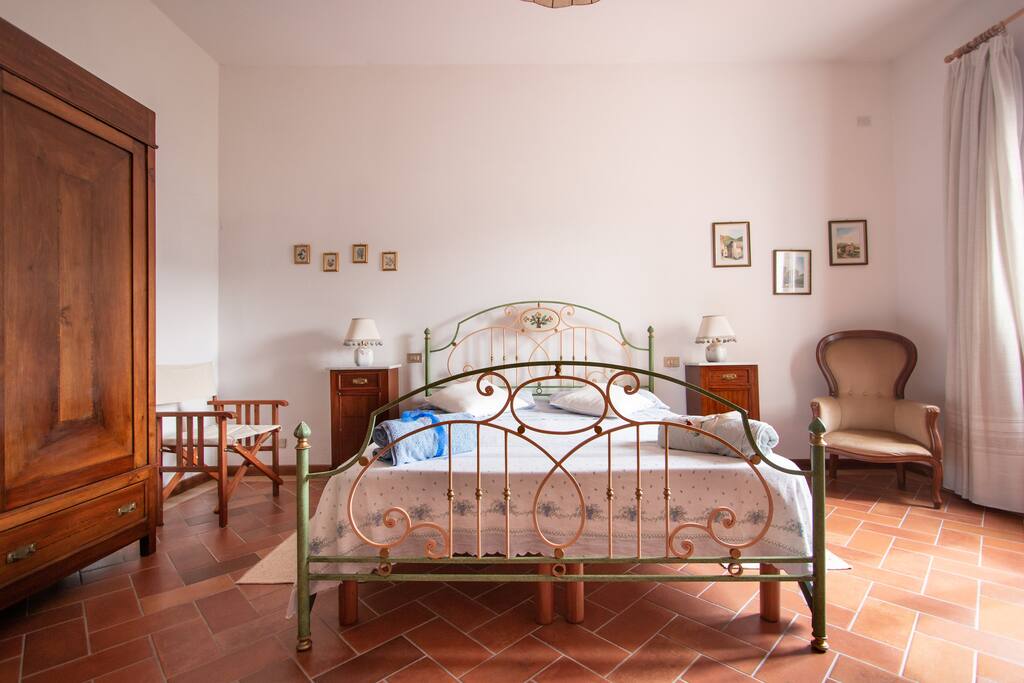 The master bedroom - Versilia, Alpi Apuane, Monti e Mare della Toscana
