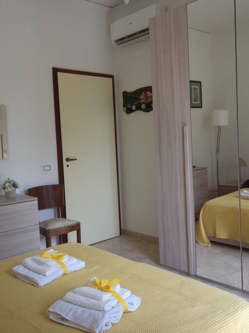 Particular air conditioning and wardrobe - Particular aire acondicionado y armario