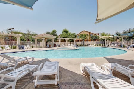 Close to ASU! 2 bed/2 bath memory foam king beds!