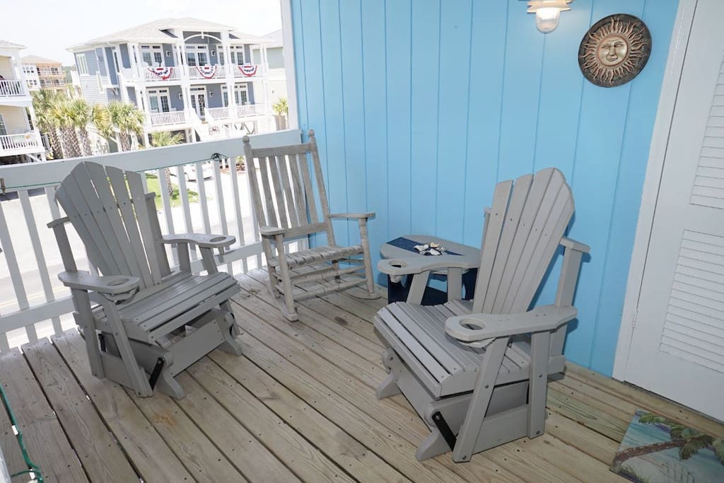 Front Deck (streetside)