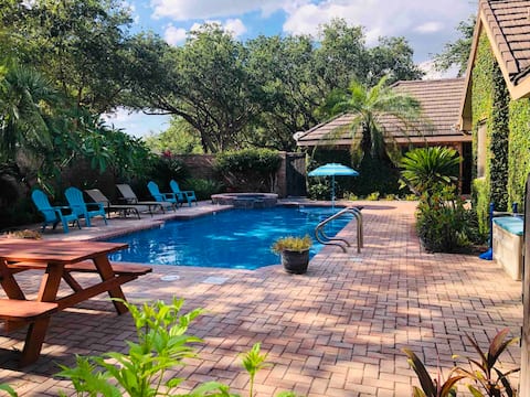 Private Oasis, Pool & Heated HotTub, Gated Parking