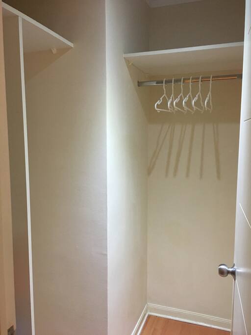 Habitación principal con walking closet.