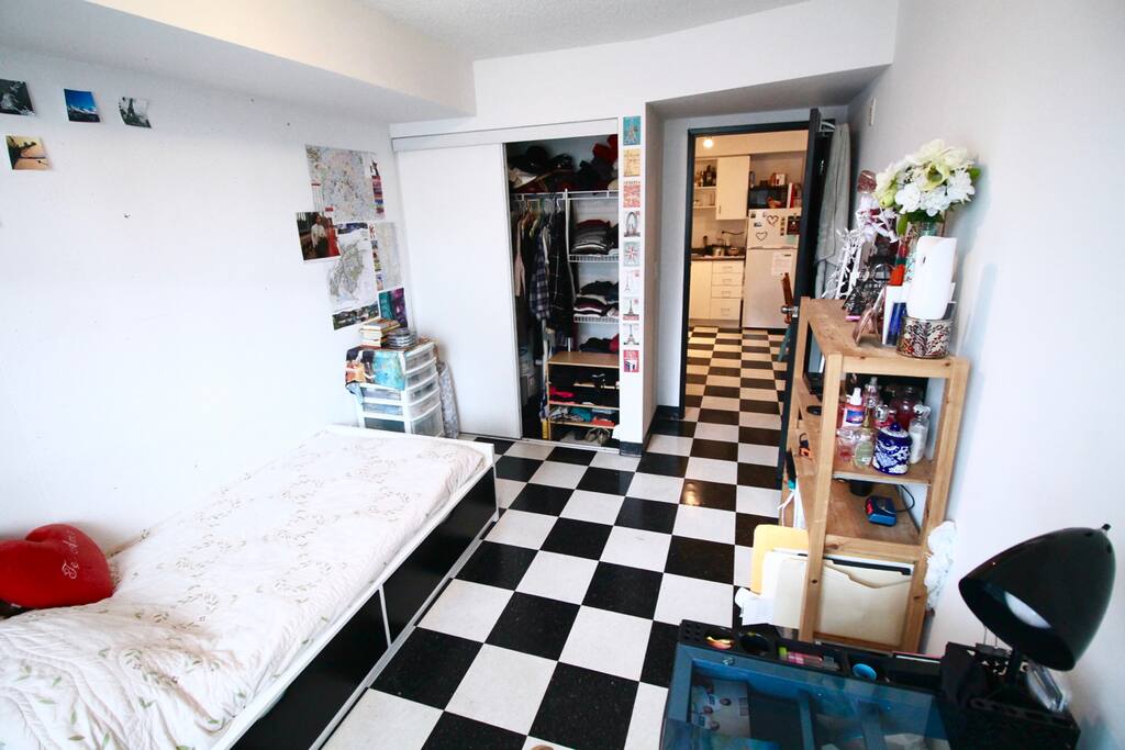 Bedroom + Empty closet space