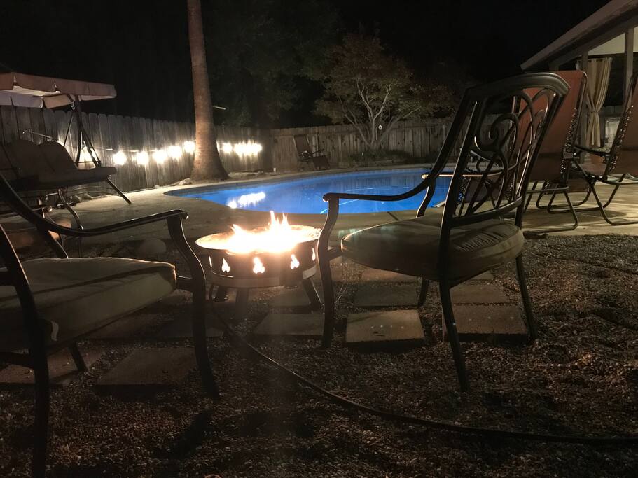 Create special moments while relaxing around this warm fire pit.